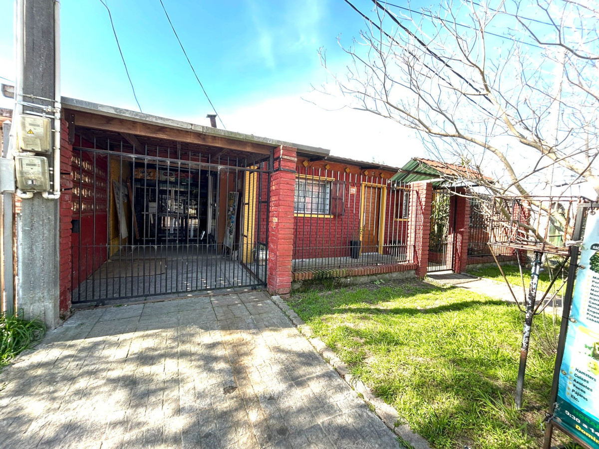 Casa ID.7 - VENTA DE CASA 2 DORM, GARAJE, Y MONOAMBIENTE AL FONDO 