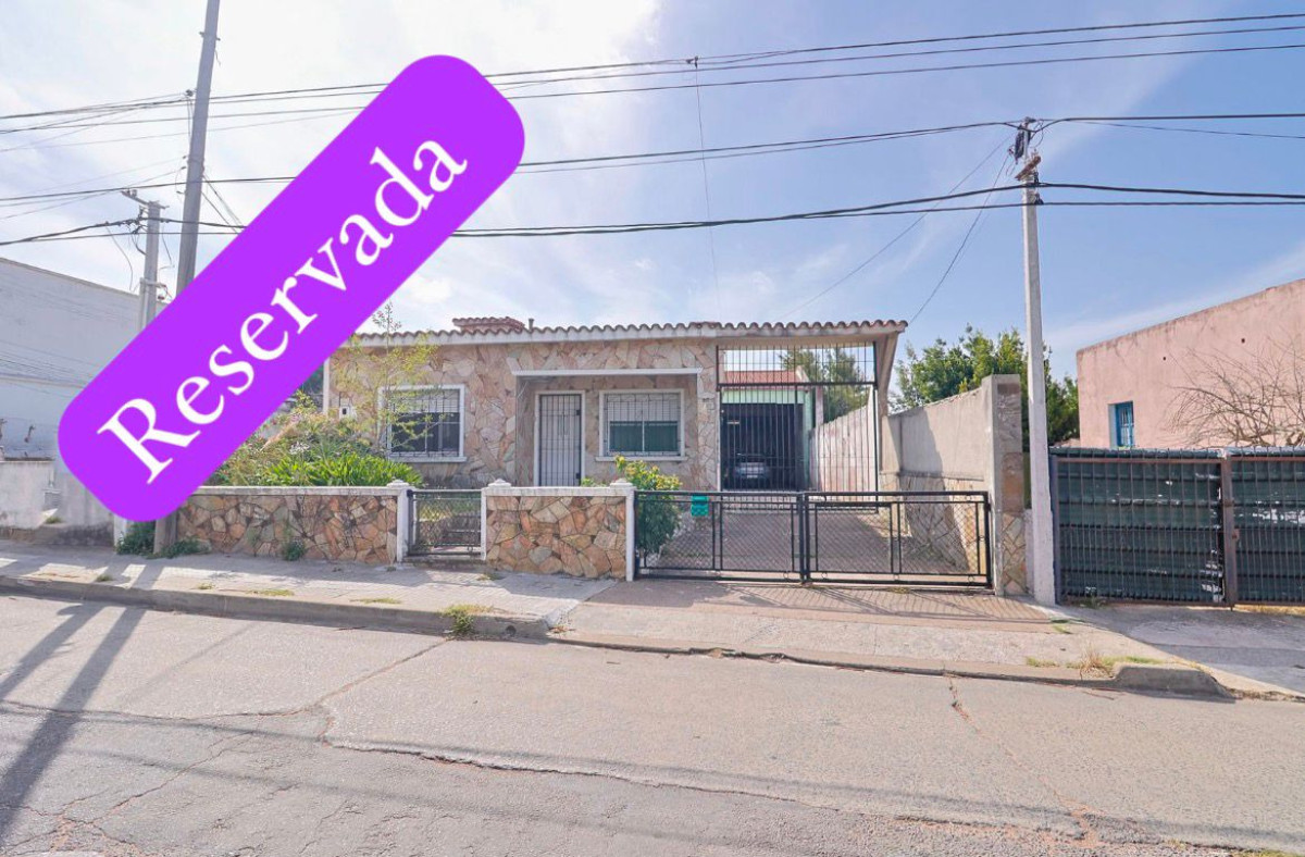 Venta Casa 3 dormitorios, garaje para 6 autos gran terreno 