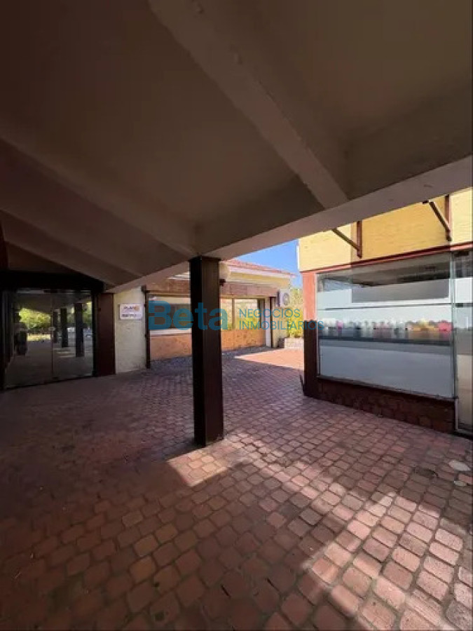 Local Comercial ID.35 - Venta de Galería  Comercial en Centro de Carrasco 