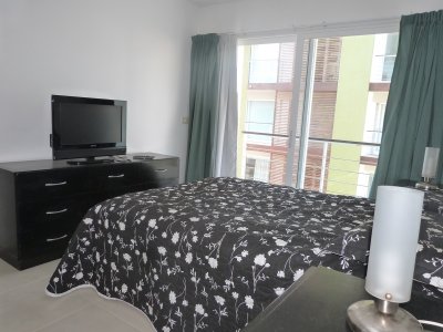 PENINSULA, 2 AMBIENTES CON SERVICIOS, CENTRO DE PUNTA DEL ESTE.  - INT747A