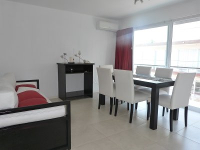 PENINSULA, 2 AMBIENTES CON SERVICIOS, CENTRO DE PUNTA DEL ESTE.  - INT747A