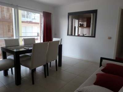 PENINSULA, 2 AMBIENTES CON SERVICIOS, CENTRO DE PUNTA DEL ESTE.  - INT747A