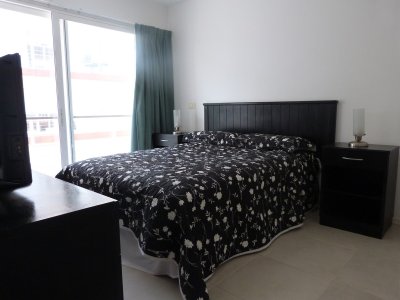 PENINSULA, 2 AMBIENTES CON SERVICIOS, CENTRO DE PUNTA DEL ESTE.  - INT747A
