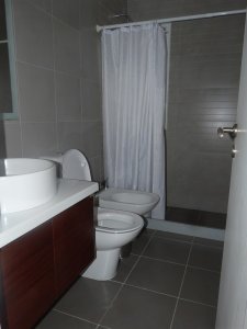 PENINSULA, 2 AMBIENTES CON SERVICIOS, CENTRO DE PUNTA DEL ESTE.  - INT747A