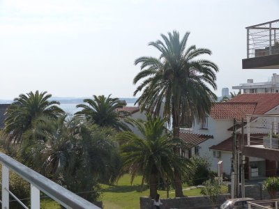 PENINSULA, 2 AMBIENTES CON SERVICIOS, CENTRO DE PUNTA DEL ESTE.  - INT747A