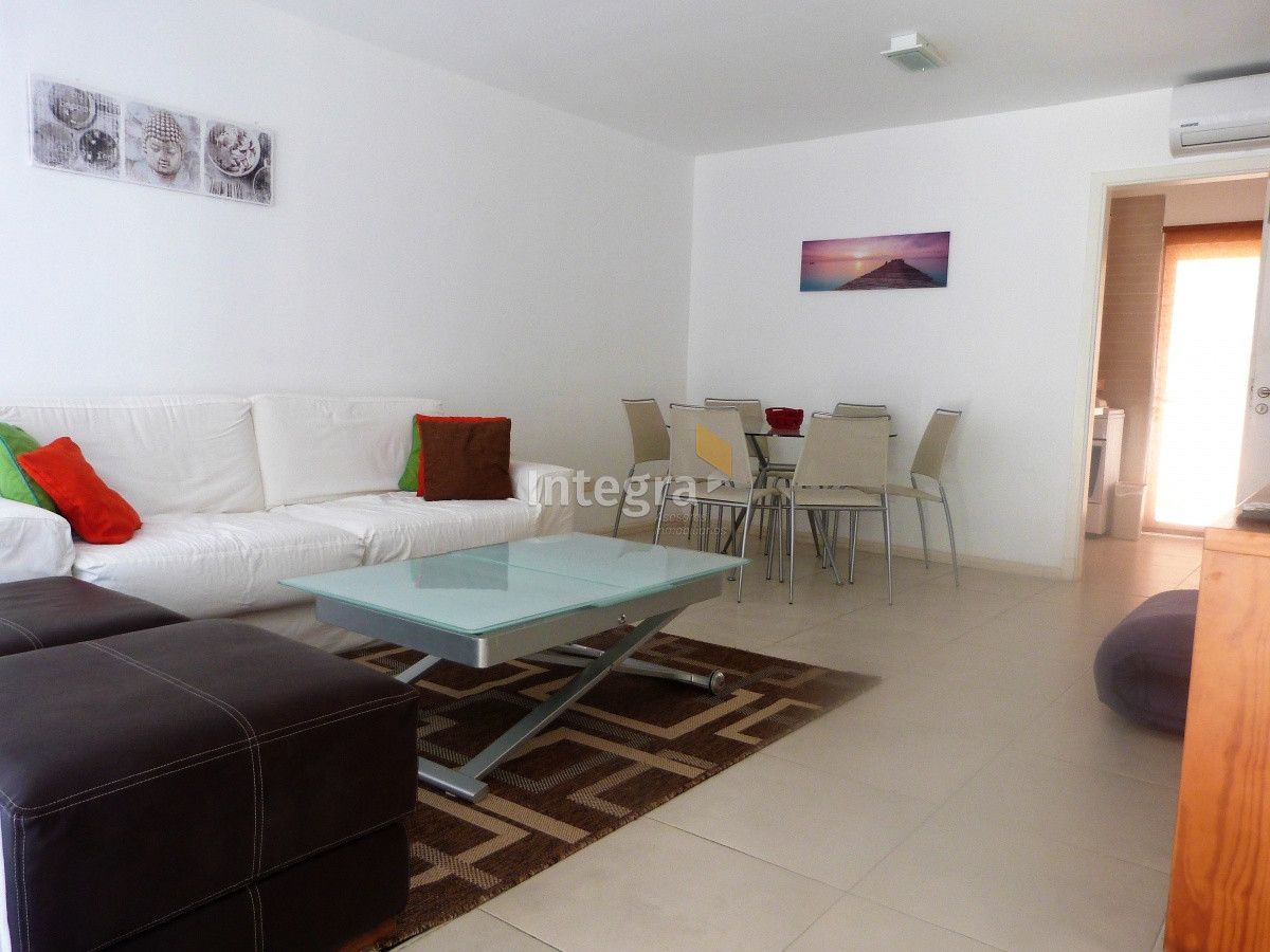 Zona puerto, 3 ambientes con servicios. - INT170A