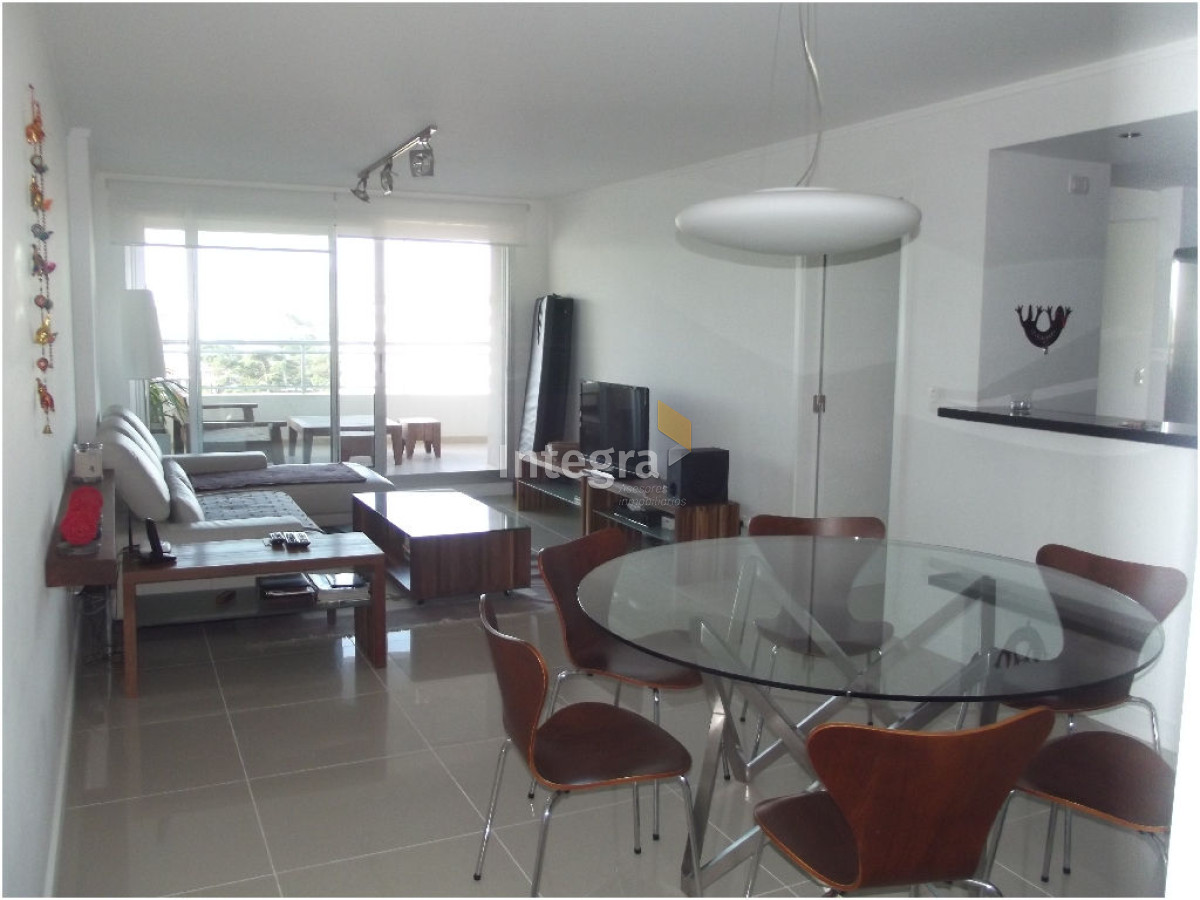 Apartamento zona brava, piso alto  - INT1067A