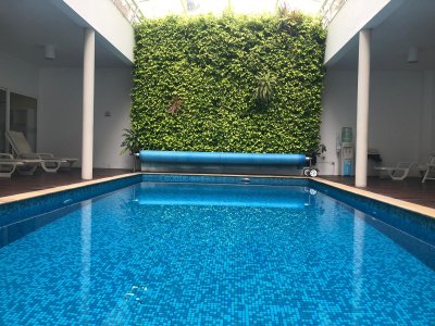 PENINSULA, 2 AMBIENTES CON SERVICIOS, CENTRO DE PUNTA DEL ESTE.  - INT747A