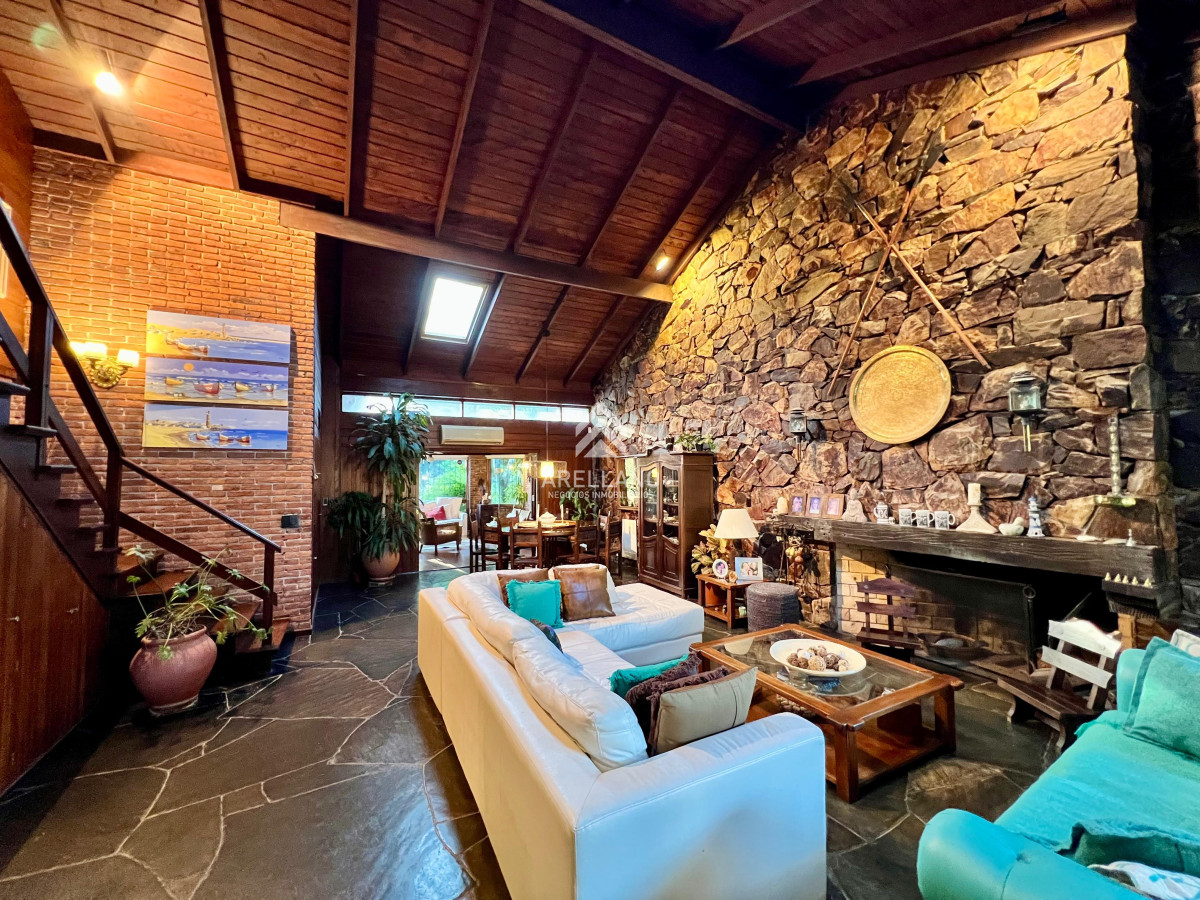 Casa ID.4989 - Venta Casa en Cantegril 4 dormitorios 