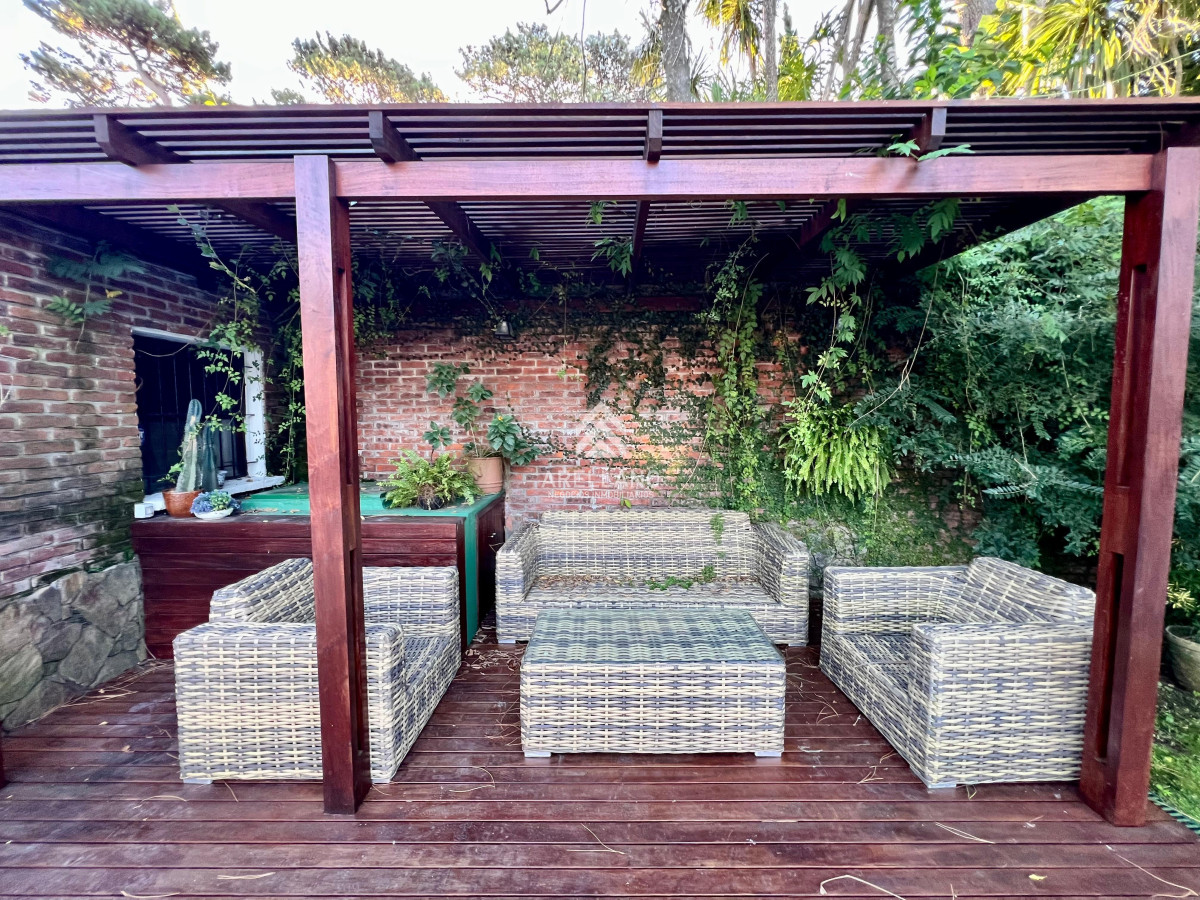 Casa ID.4989 - Venta Casa en Cantegril 4 dormitorios 