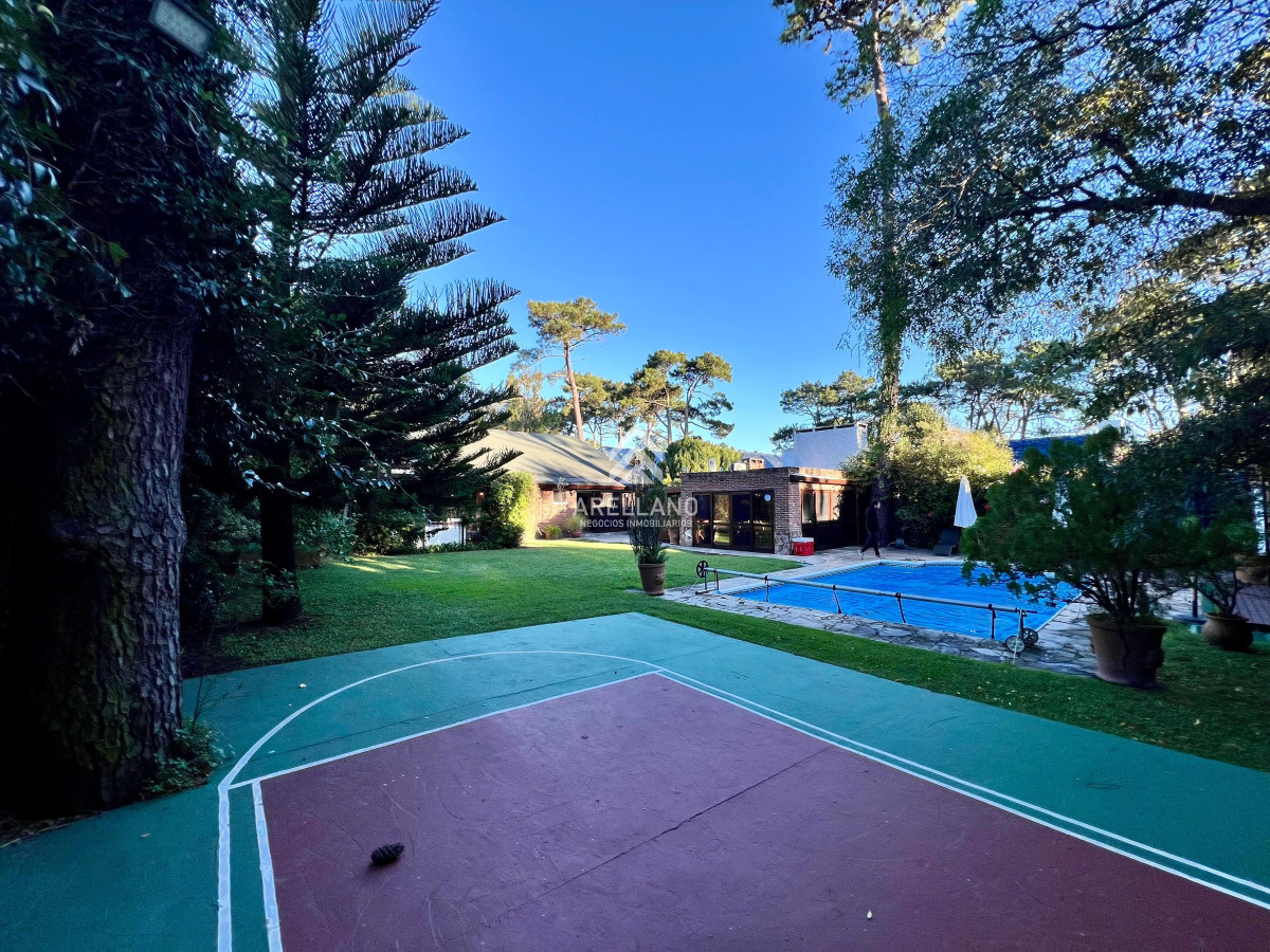 Casa ID.4989 - Venta Casa en Cantegril 4 dormitorios 