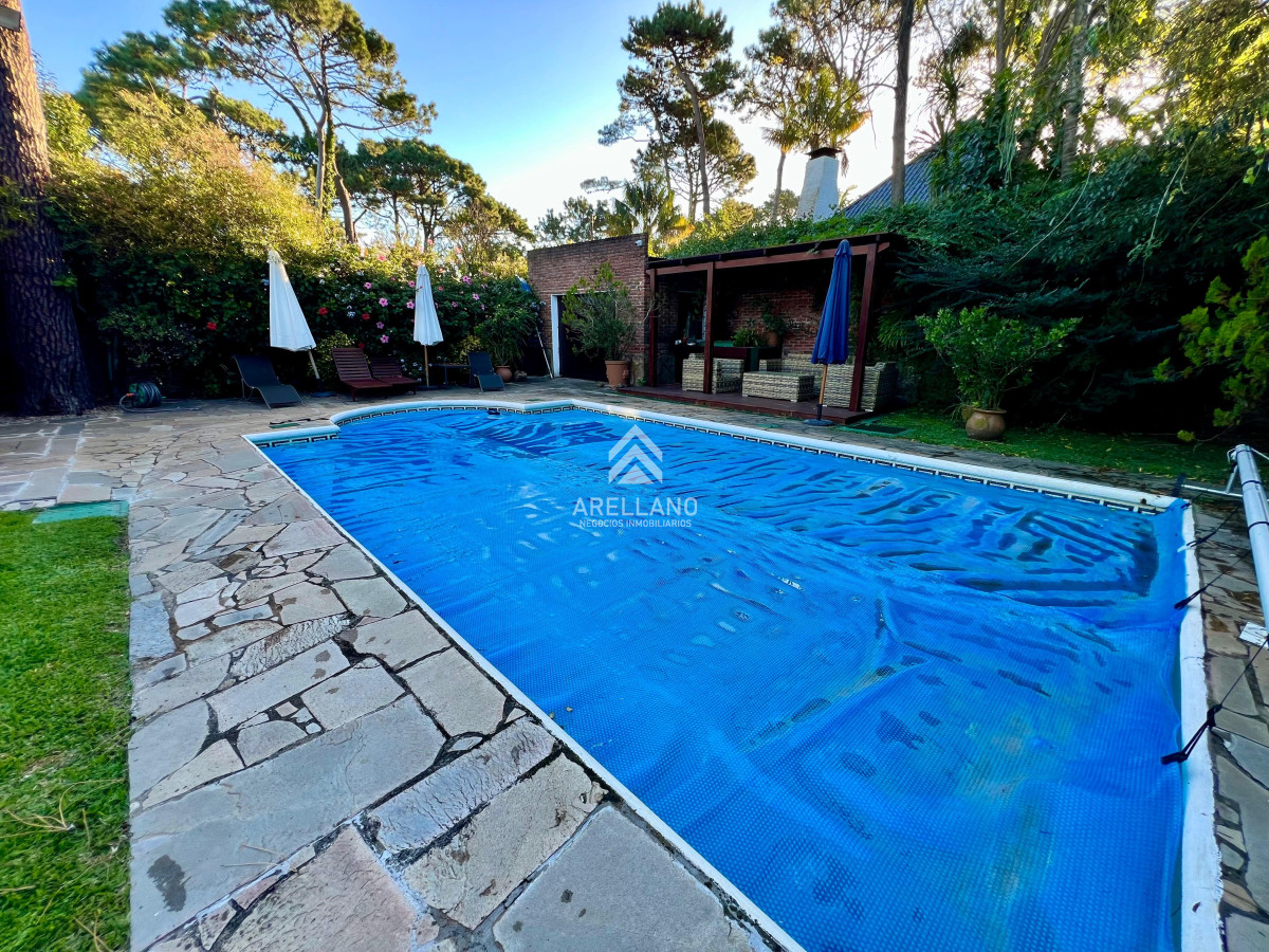 Casa ID.4989 - Venta Casa en Cantegril 4 dormitorios 