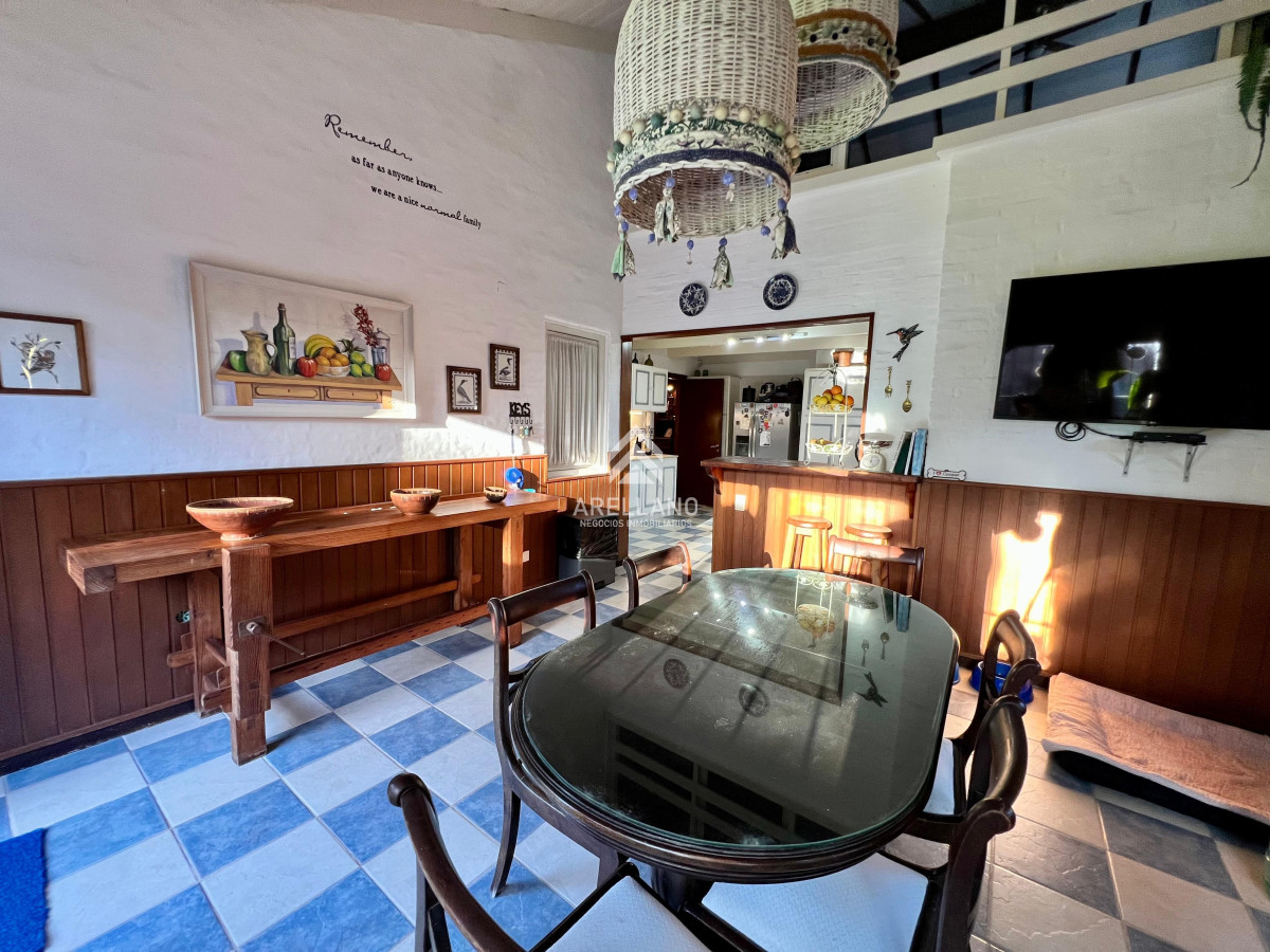 Casa ID.4989 - Venta Casa en Cantegril 4 dormitorios 