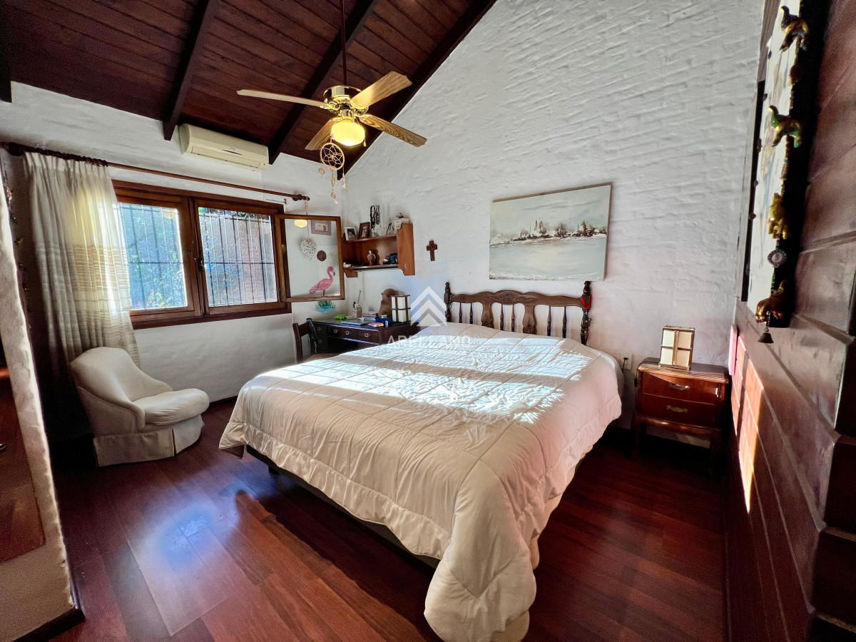 Casa ID.4989 - Venta Casa en Cantegril 4 dormitorios 