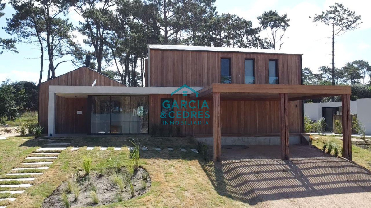 Casa ID.517 - Excelente Moderna Casa Reserva Montoya La Barra