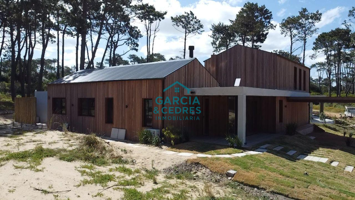 Casa ID.517 - Excelente Moderna Casa Reserva Montoya La Barra