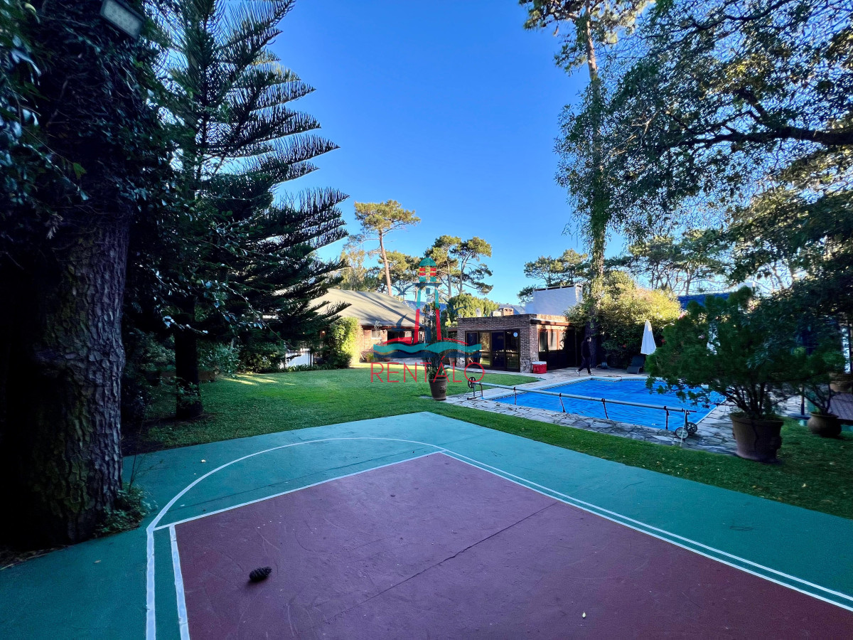 Casa ID.425 - Casa en Punta del este en venta 4 dormitorios 