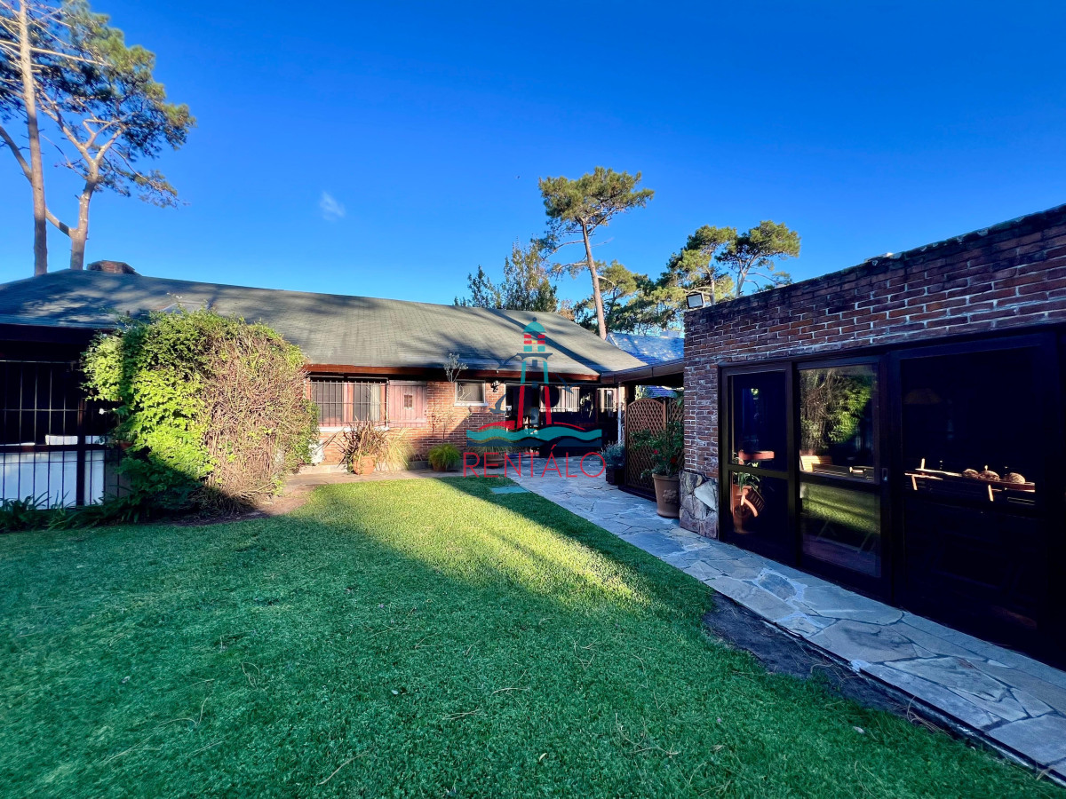 Casa ID.425 - Casa en Punta del este en venta 4 dormitorios 