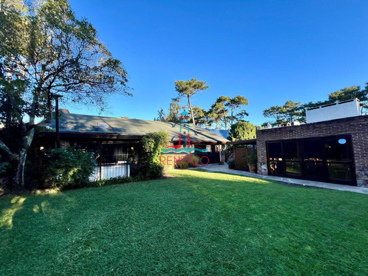 Casa ID.425 - Casa en Punta del este en venta 4 dormitorios 