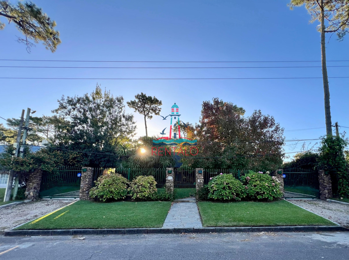Casa ID.425 - Casa en Punta del este en venta 4 dormitorios 