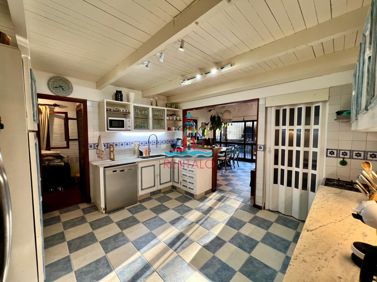 Casa ID.425 - Casa en Punta del este en venta 4 dormitorios 