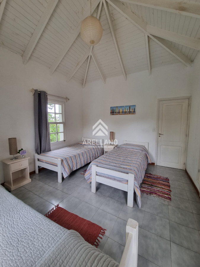 Casa ID.5539 - Venta casa 3 dormitorios y dependencia cerca del mar 