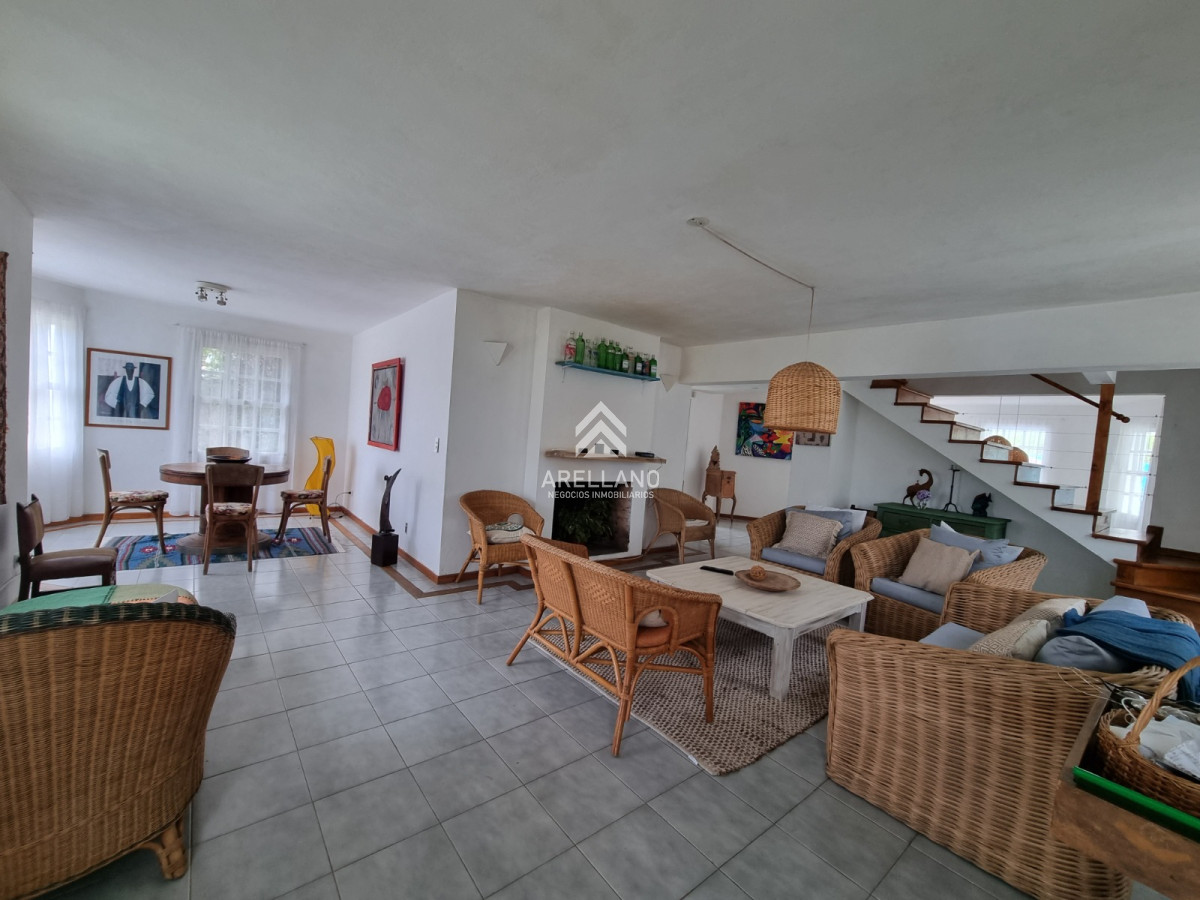 Casa ID.5539 - Venta casa 3 dormitorios y dependencia cerca del mar 