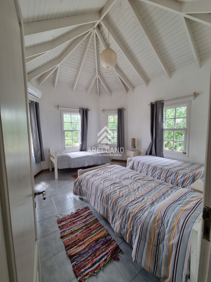 Casa ID.5539 - Venta casa 3 dormitorios y dependencia cerca del mar 