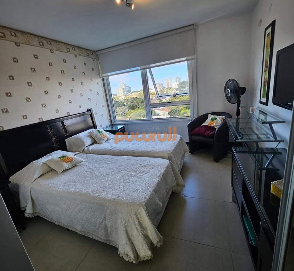 Apartamento ID.2366 - GALA TOWER - Playa Mansa parada 4 - Apartamento en venta de 2 Dormitorios con vista al Mar