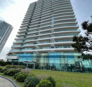 GALA TOWER - Playa Mansa parada 4 - Apartamento en venta de 2 Dormitorios con vista al Mar