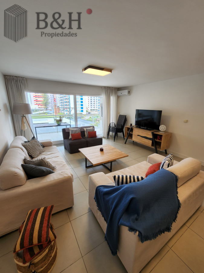 Apartamento ID.6124 - TORRE MANHATTAN venta apartamento 3 dormitorios 4 baños a metros de playa mansa y brava