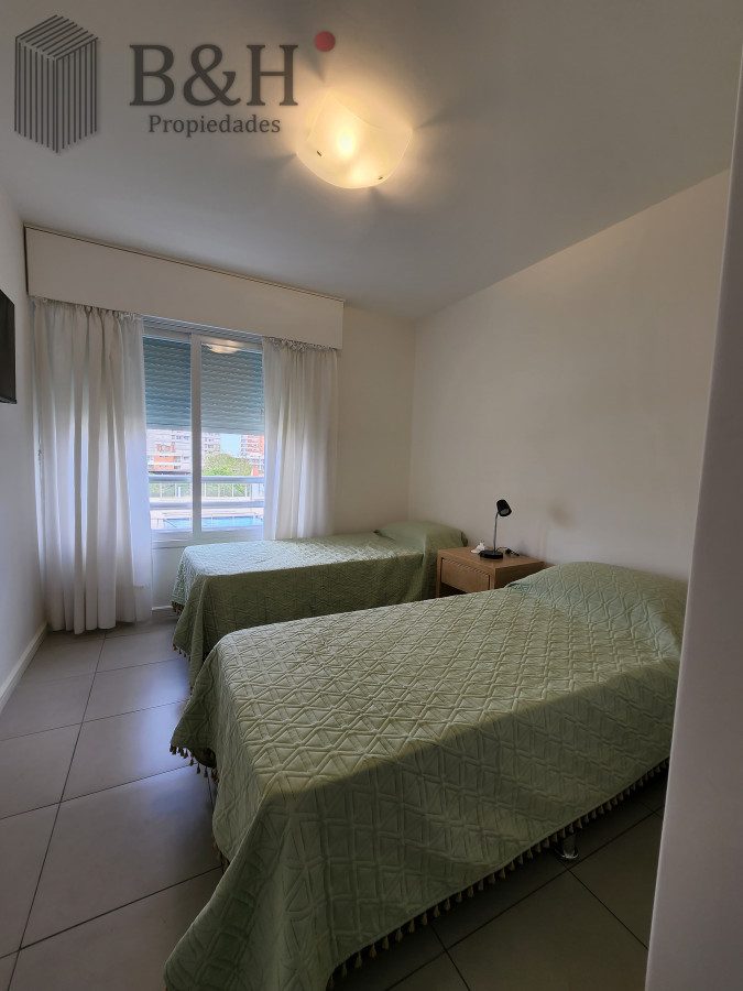 Apartamento ID.6124 - TORRE MANHATTAN venta apartamento 3 dormitorios 4 baños a metros de playa mansa y brava