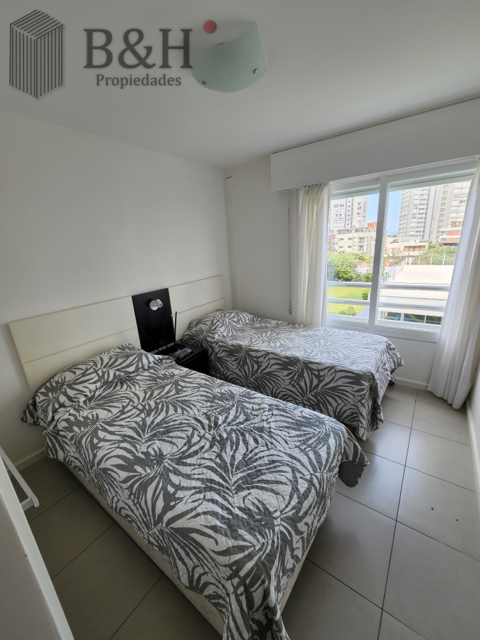 Apartamento ID.6124 - TORRE MANHATTAN venta apartamento 3 dormitorios 4 baños a metros de playa mansa y brava