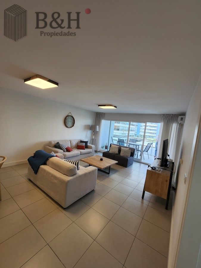Apartamento ID.6124 - TORRE MANHATTAN venta apartamento 3 dormitorios 4 baños a metros de playa mansa y brava