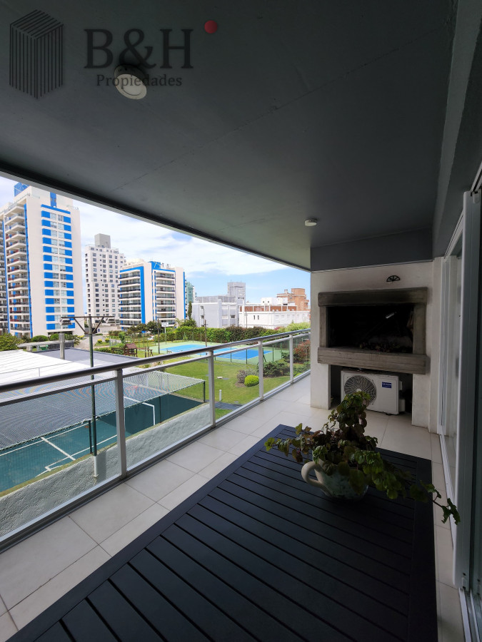 Apartamento ID.6124 - TORRE MANHATTAN venta apartamento 3 dormitorios 4 baños a metros de playa mansa y brava