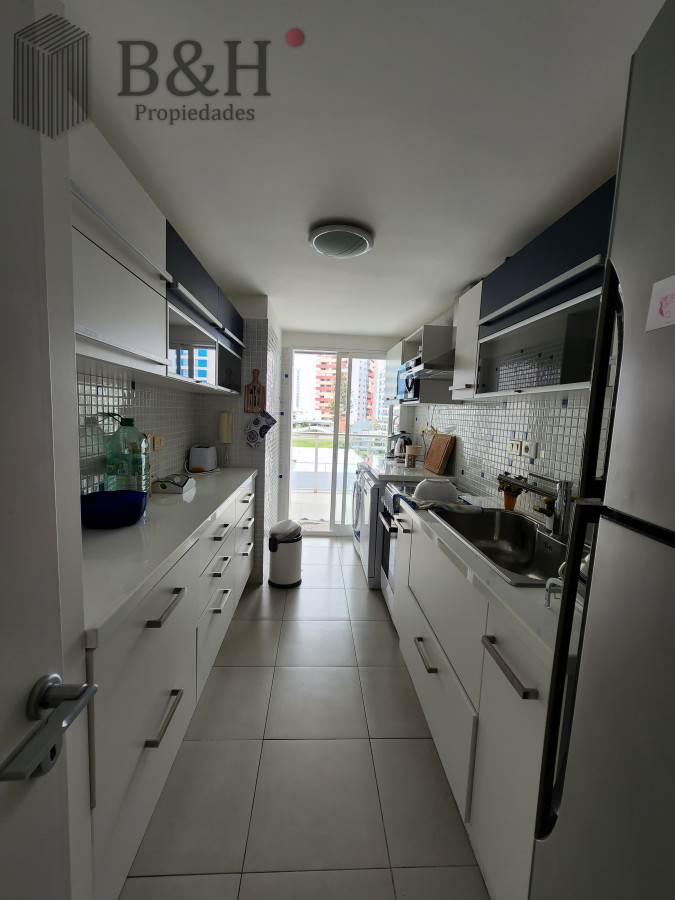 Apartamento ID.6124 - TORRE MANHATTAN venta apartamento 3 dormitorios 4 baños a metros de playa mansa y brava