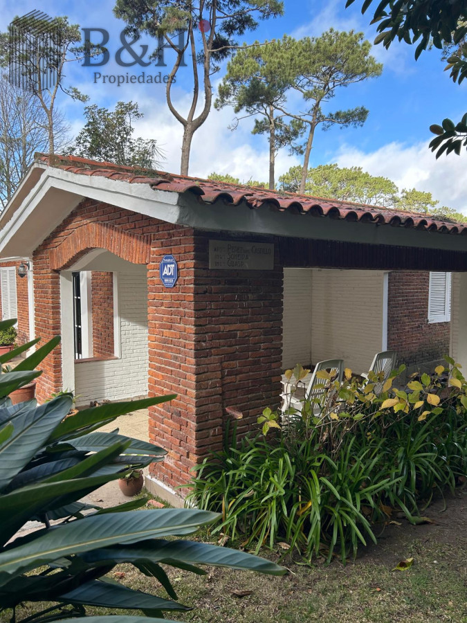 Casa ID.5910 - Con amplio patio a 500 m del Mar 
