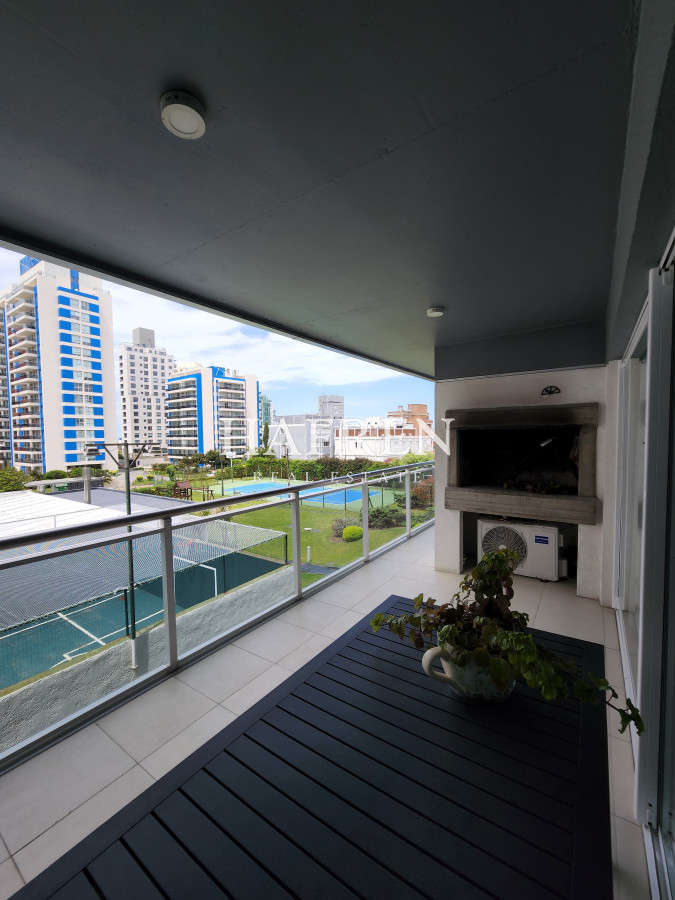 Apartamento ID.231 - Venta apartamento 3 dormitorios 4 baños a pasos del mar