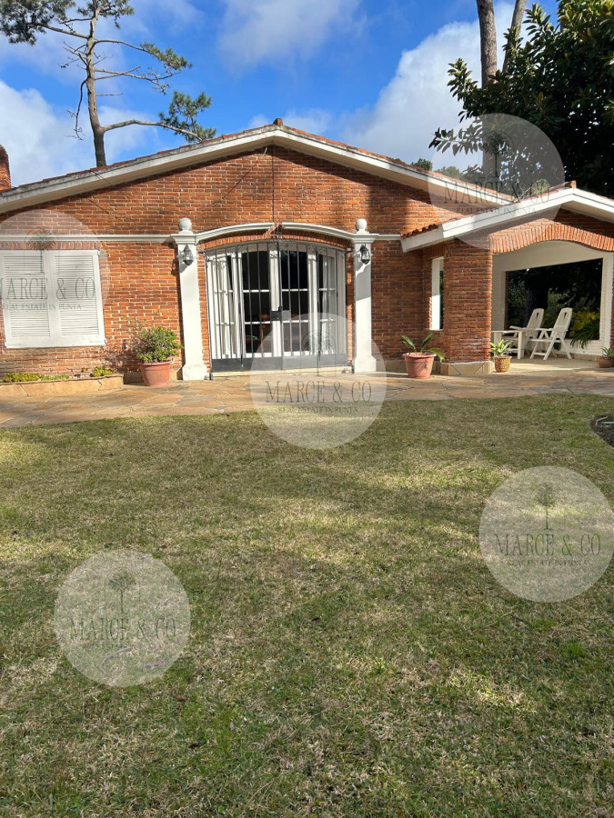 Casa ID.2583 - Con amplio patio a 500 m del Mar 