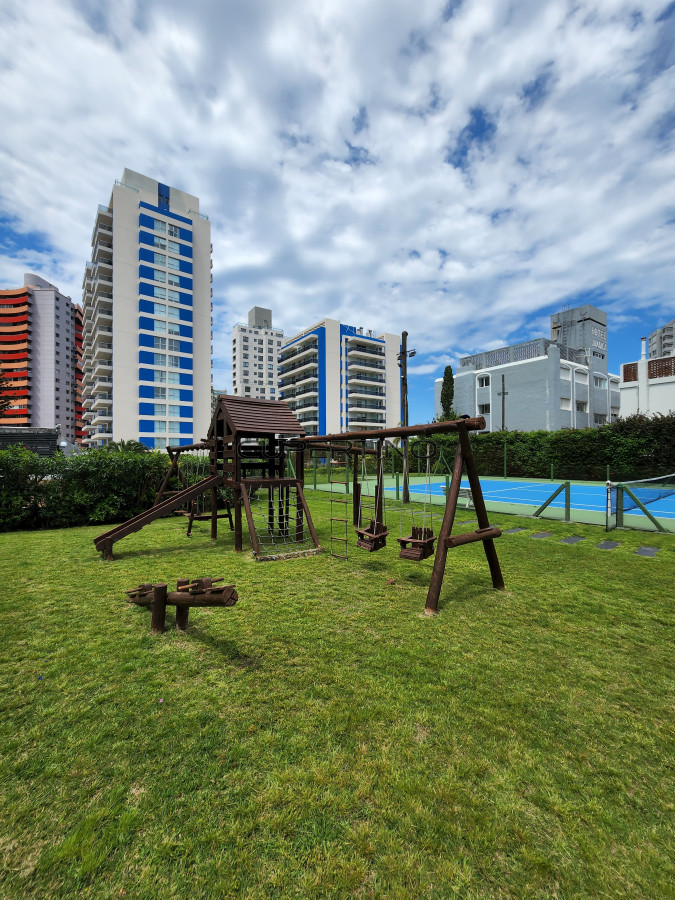 Apartamento ID.369 - TORRE MANHATTAN venta apartamento 3 dormitorios 4 baños a metros de playa mansa y brava