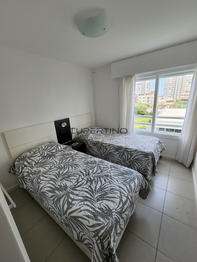 Apartamento ID.369 - TORRE MANHATTAN venta apartamento 3 dormitorios 4 baños a metros de playa mansa y brava