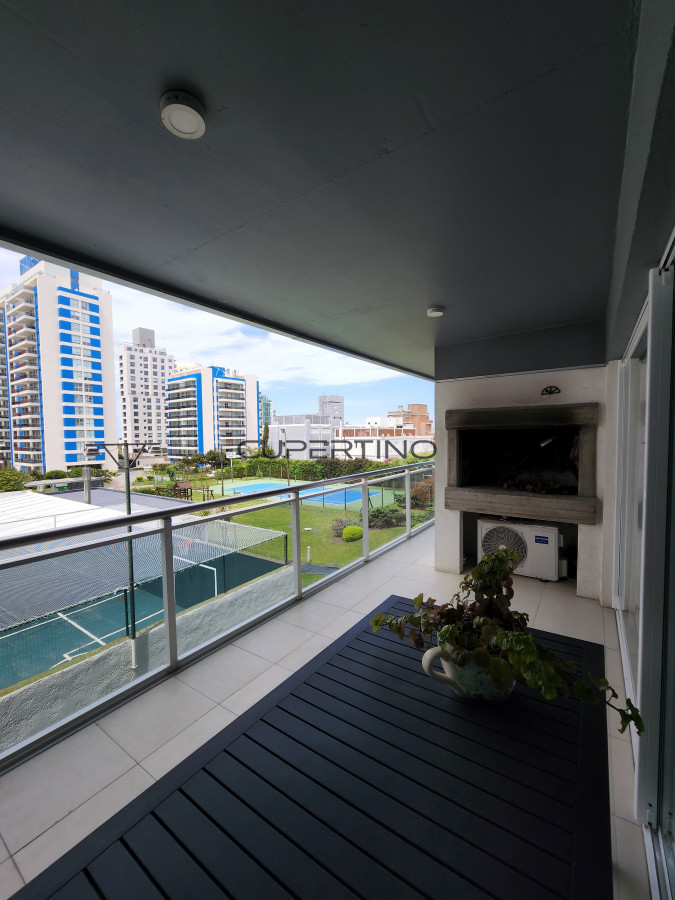 Apartamento ID.369 - TORRE MANHATTAN venta apartamento 3 dormitorios 4 baños a metros de playa mansa y brava