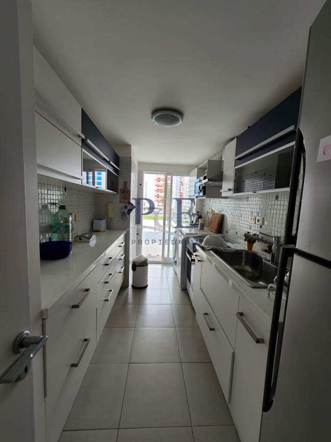 TORRE MANHATTAN venta apartamento 3 dormitorios 4 baños a metros de playa mansa y brava - Imagen 8