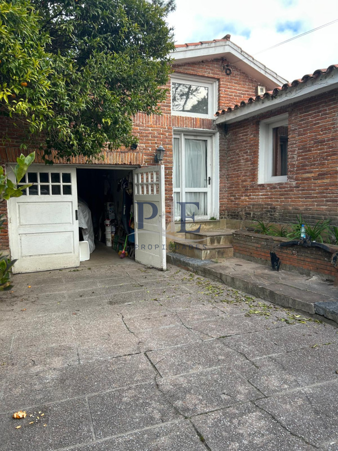 Casa Tradicional en Terreno Excepcional 5 Dorm. Punta del Este.  - Imagen 2