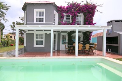 Residencia con Piscina Climatizada, 3 dorm. La Barra.