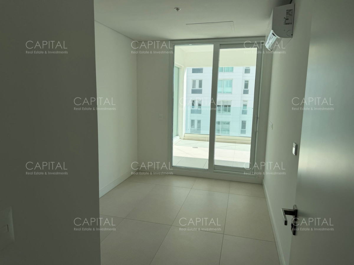 Apartamento ID.39643 - Le Parc IV Venta apartamento esquinero en piso alto de 3 Dorm + Servicio