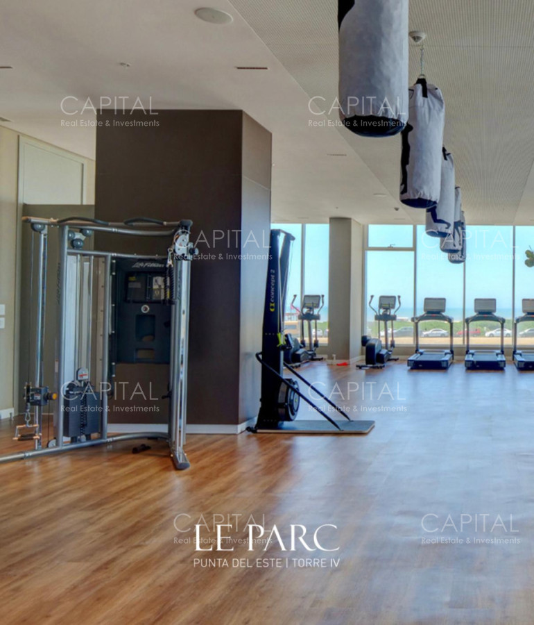 Apartamento ID.39643 - Le Parc IV Venta apartamento esquinero en piso alto de 3 Dorm + Servicio