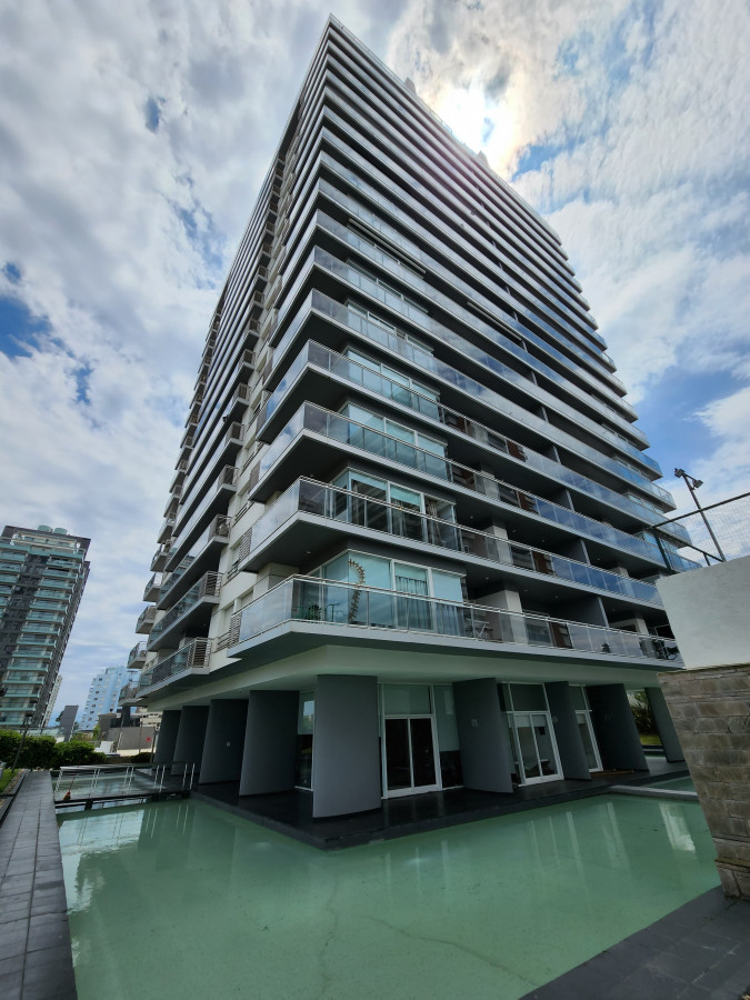 Imagen de TORRE MANHATTAN venta apartamento 3 dormitorios 4 baños a metros de playa mansa y brava