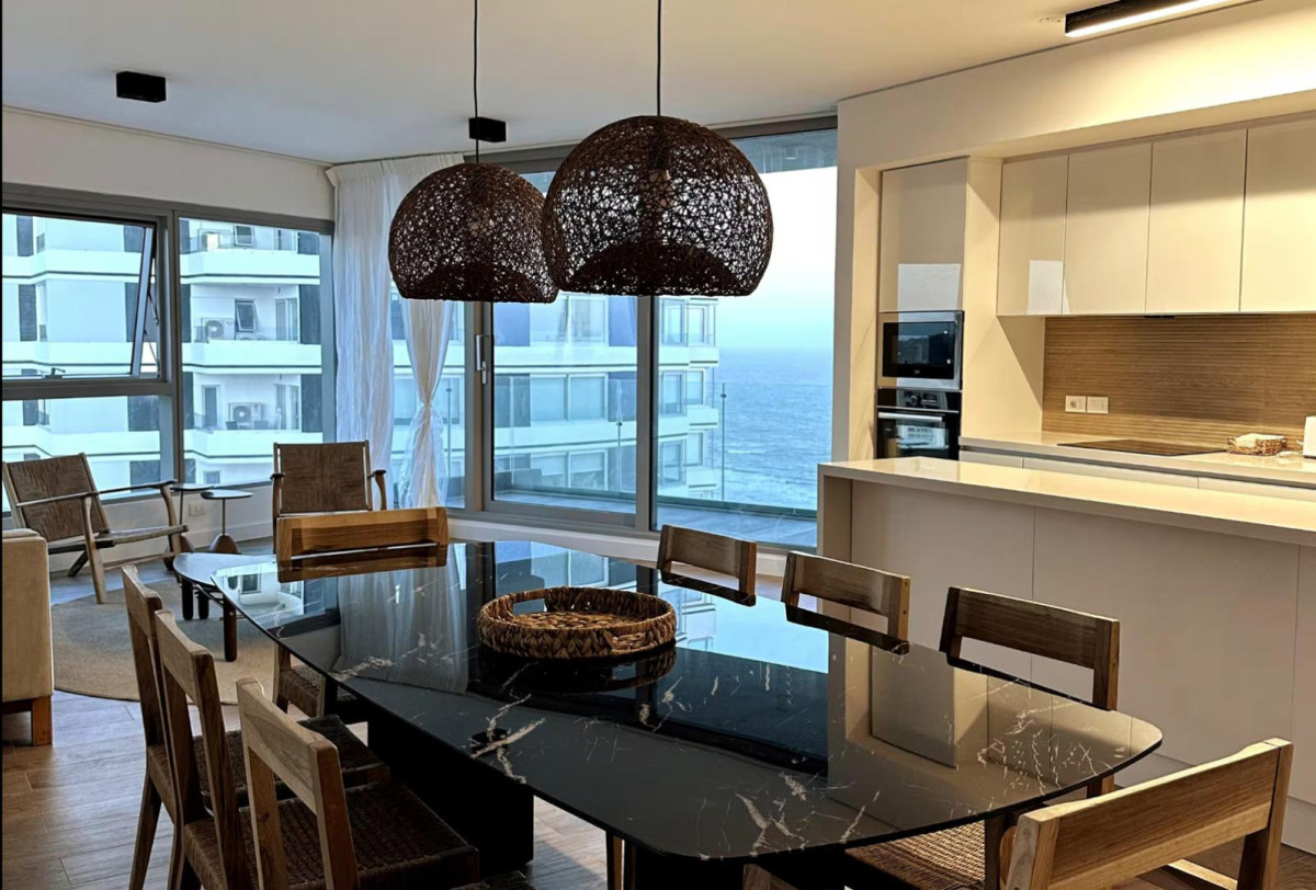 TRUMP TOWER venta apartamento esquinero con vista al mar de 2 dormitorios