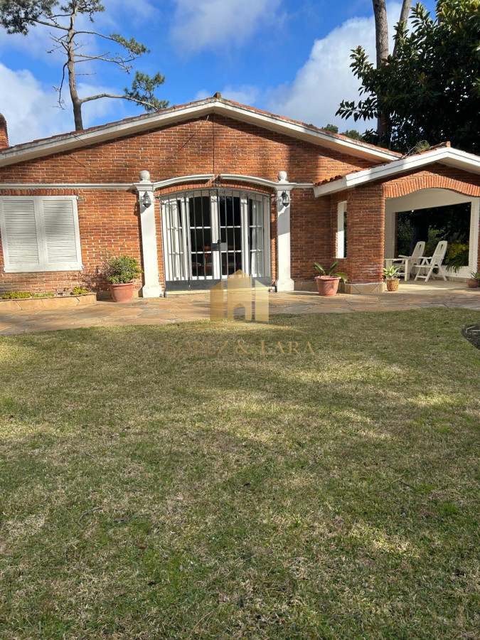 Casa ID.38 - Con amplio patio a 500 m del Mar 